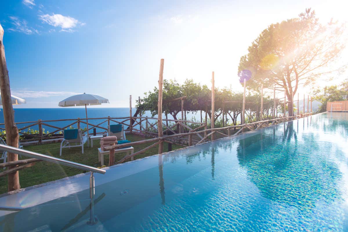 Costeira Amalfitana, particolare delle Ville della Marchesa Primavera da brivido in Costiera Amalfitana con il Volo dell'angelo