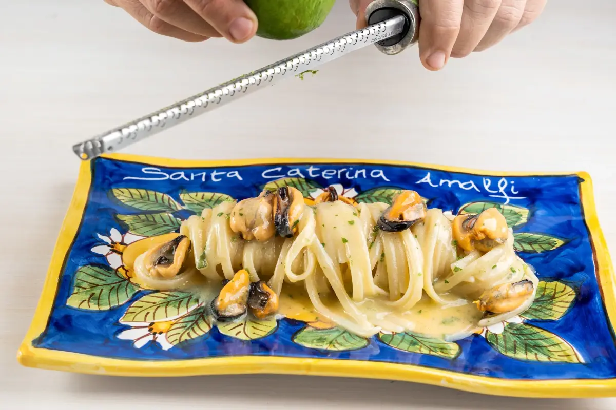 Bavette con Cozze, Pecorino e Lime Il lusso della Villa della Marchesa arricchisce l'Hotel Santa Caterina