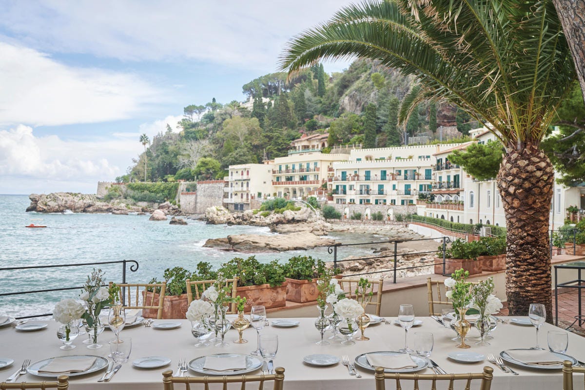 Villa Sant'Andrea, ristorante all'aperto  Grand hotel Timeo, tutto il il bello e il buono a Taormina