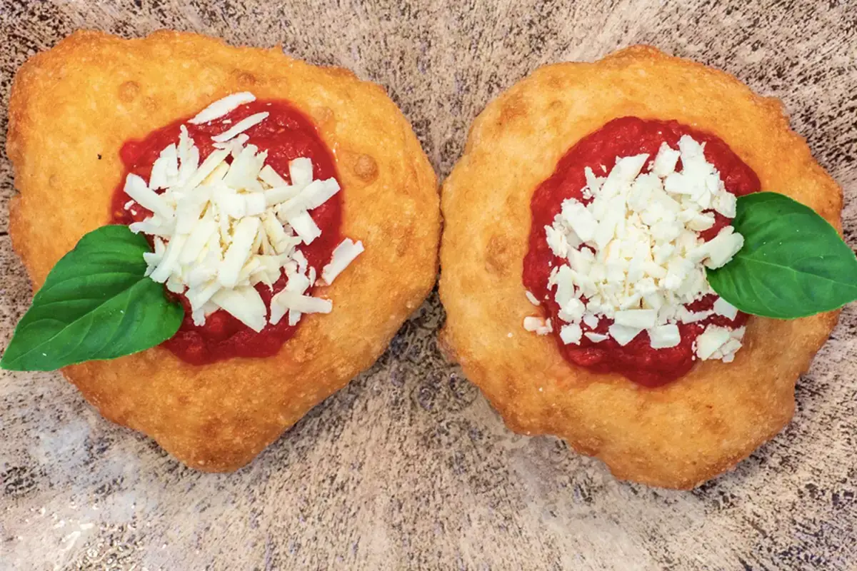 Le pizze fritte Montanarine gourmet Pizza a regola d&rsquo;arte a Firenze. La firma Giovanni Santarpia