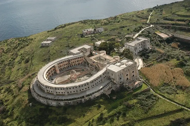 L&rsquo;Alcatraz italiana sta per aprire ai turisti. Fonte: Facebook Associazione Santo Stefano in Ventotene Vacanze&hellip; all&rsquo;Alcatraz italiana Rinasce l&rsquo;isola di Santo Stefano