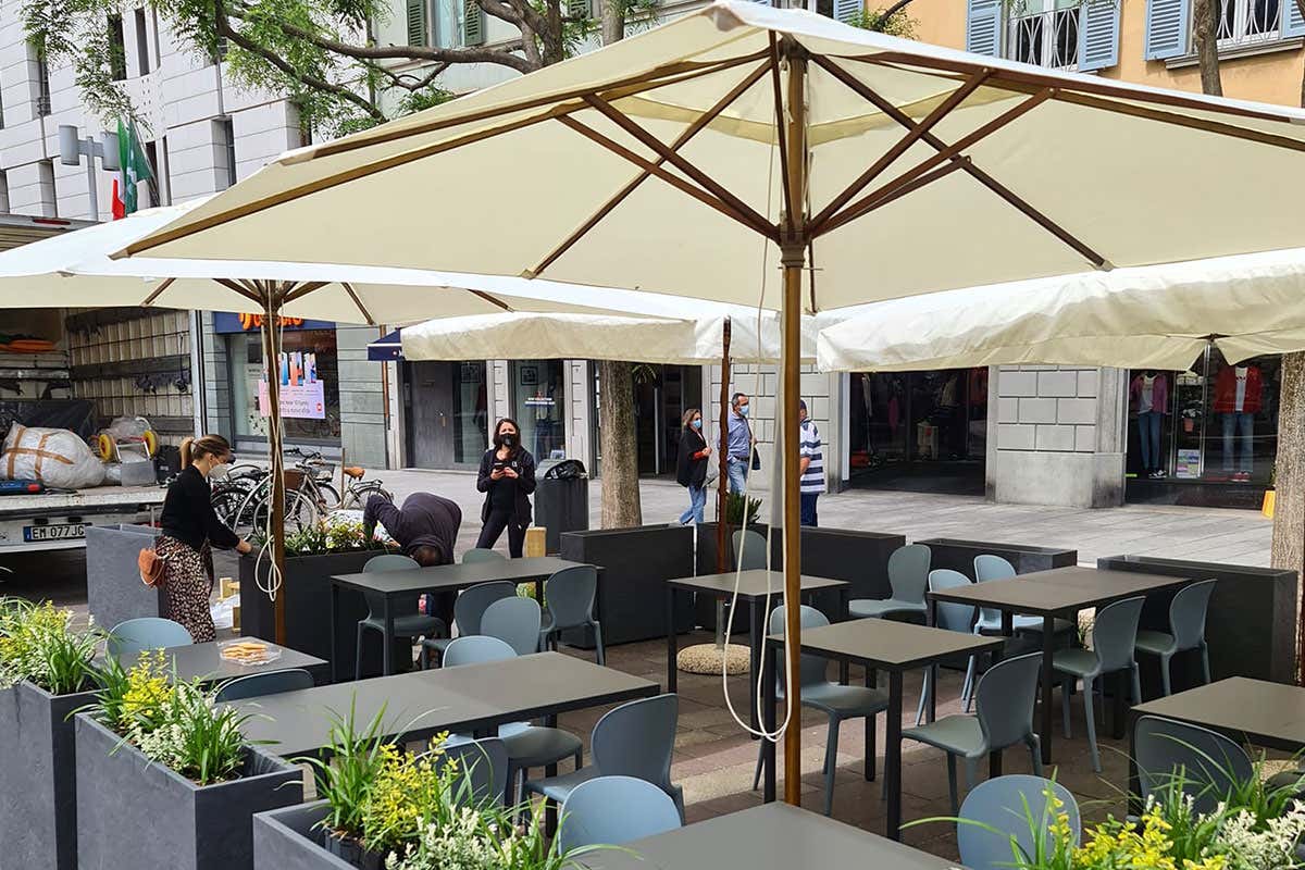 Il nuovo spazio esterno del Pub Sant'Orsola&nbsp; Altro che Atalanta-Juve, la sfida &egrave; trovare personale per bar e pub