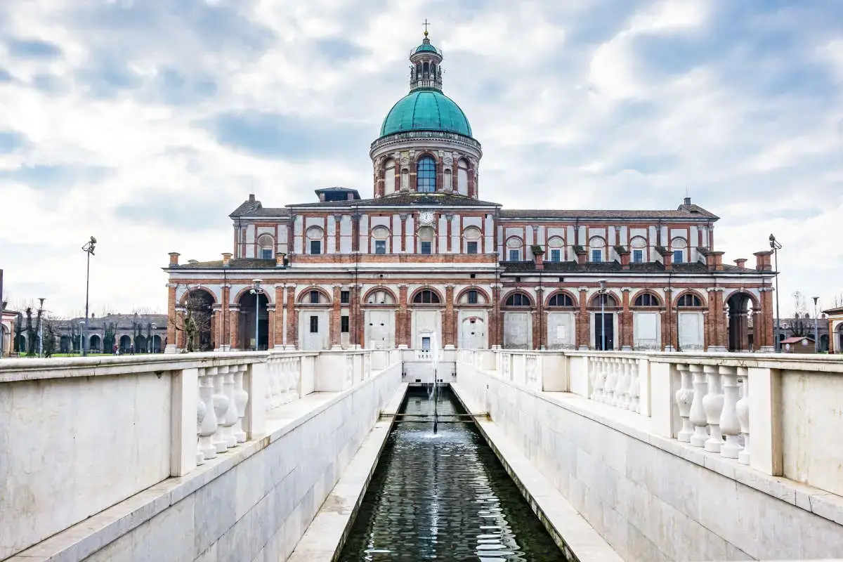 Caravaggio a tavola: quando il chiaroscuro diventa esperienza di gusto Caravaggio a tavola: quando il chiaroscuro diventa esperienza di gusto