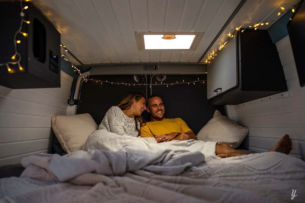 Per le coppie che vogliono vivere un San Valentino alternativo Due cuori e un camper: 5 itinerari per un San Valentino on the road