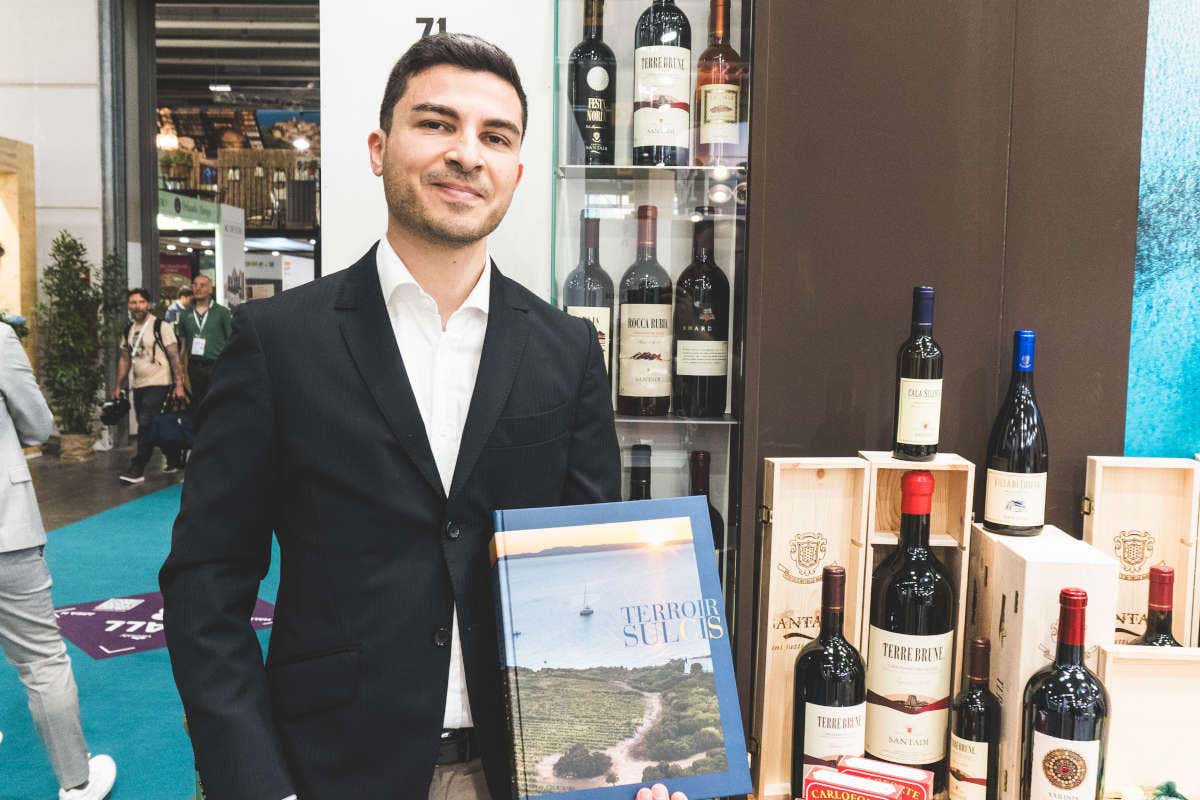 La Sardegna enologica tra accoglienza e vitigni autoctoni riscoperti La Sardegna enologica tra accoglienza e vitigni autoctoni riscoperti