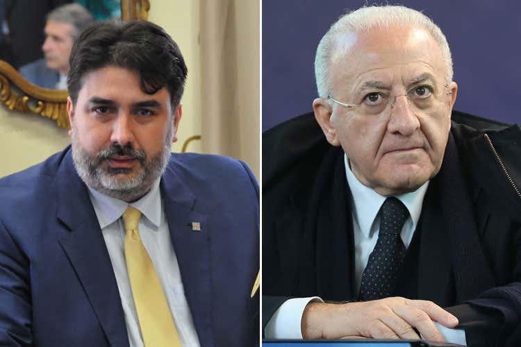 Christian Solinas e Vincenzo De Luca - Via dalla Sardegna senza tamponi E De Luca: Chiudiamo la Campania