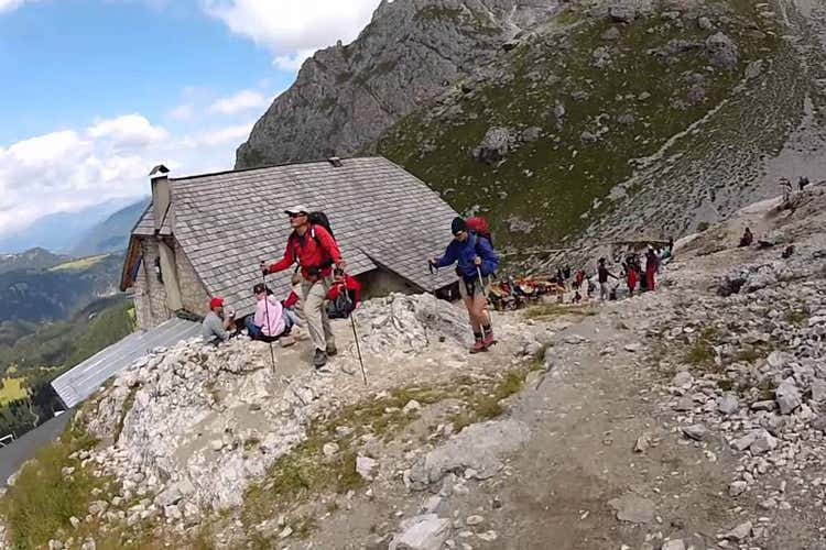Percorso tra i rifugi per la festa del Sassolungo (Sul Sassolungo 150 anni dopo Festa ricordando la prima scalata)