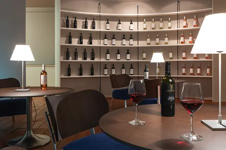 L'interno della cantina Sassoregale Santa Margherita si espande in Maremma con l'acquisizione della cantina Pieve Vecchia