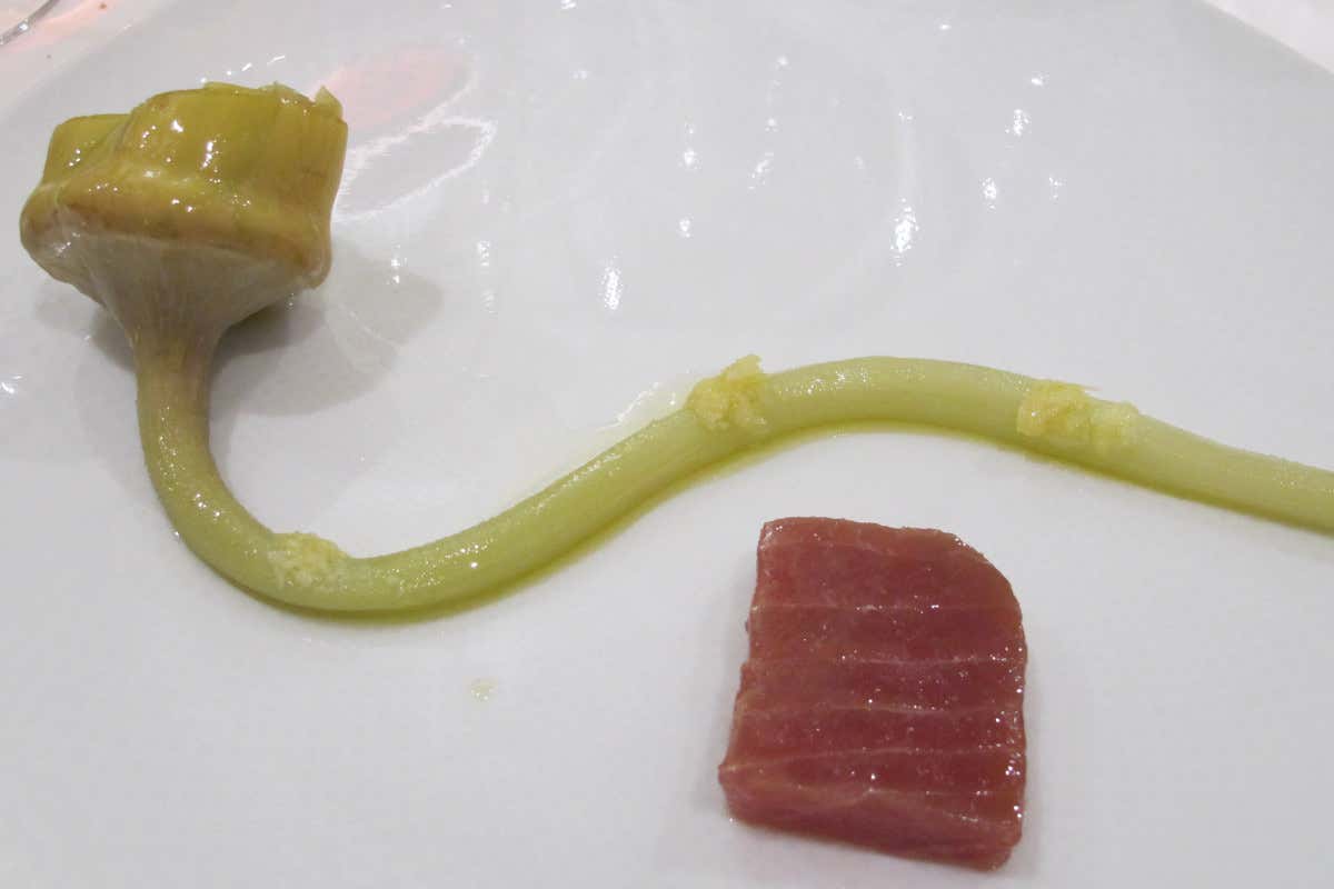 Carciofo Baccarà, tonno in marinatura leggera Scabin rivoluziona la ristorazione del Grand Hotel Sitea. Il menu è un codice a barre