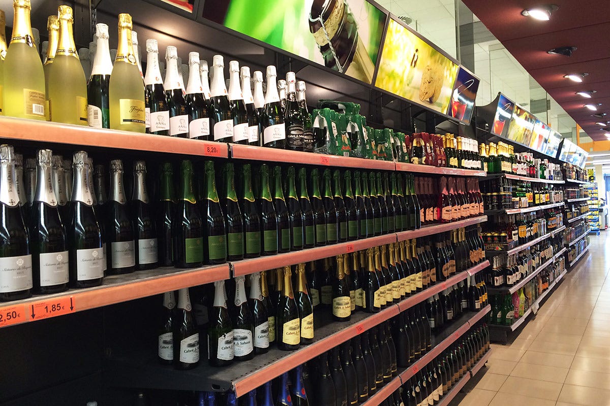Non decolla la vendita di vino italiano nella grande distribuzione all'estero
