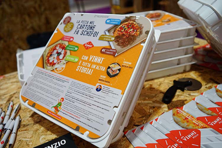 (Scatola riciclabile per la pizza d'asporto Nuova soluzione in polistirene alimentareFOTO)