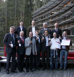 Da sinistra a destra davanti: Josef Brigl (Cantina Brigl), Hansjörg Donà (Cantina Burggräfler), Armin Dissertori (Cantina di Caldaro), Harald Schraffl (Cantina Nalles Magrè), Rudi Kofler (Cantina di Terlano), Christian Plattner (Tenuta Waldgries), Wolfgang Tratter (Cantina di San Paolo). Fila dietro: Zeno Staffler (Cantina H. Lun), Günther Hölzl, Ulrich Ladurner, Othmar Kiem (organizzatori) Da sinistra a destra davanti: Josef Brigl (Cantina Brigl), Hansjörg Donà (Cantina Burggräfler), Armin Dissertori (Cantina di Caldaro), Harald Schraffl (Cantina Nalles Magrè), Rudi Kofler (Cantina di Terlano), Christian Plattner (Tenuta Waldgries), Wolfgang Tratter (Cantina di San Paolo). Fila dietro: Zeno Staffler (Cantina H. Lun), Günther Hölzl, Ulrich Ladurner, Othmar Kiem (organizzatori)