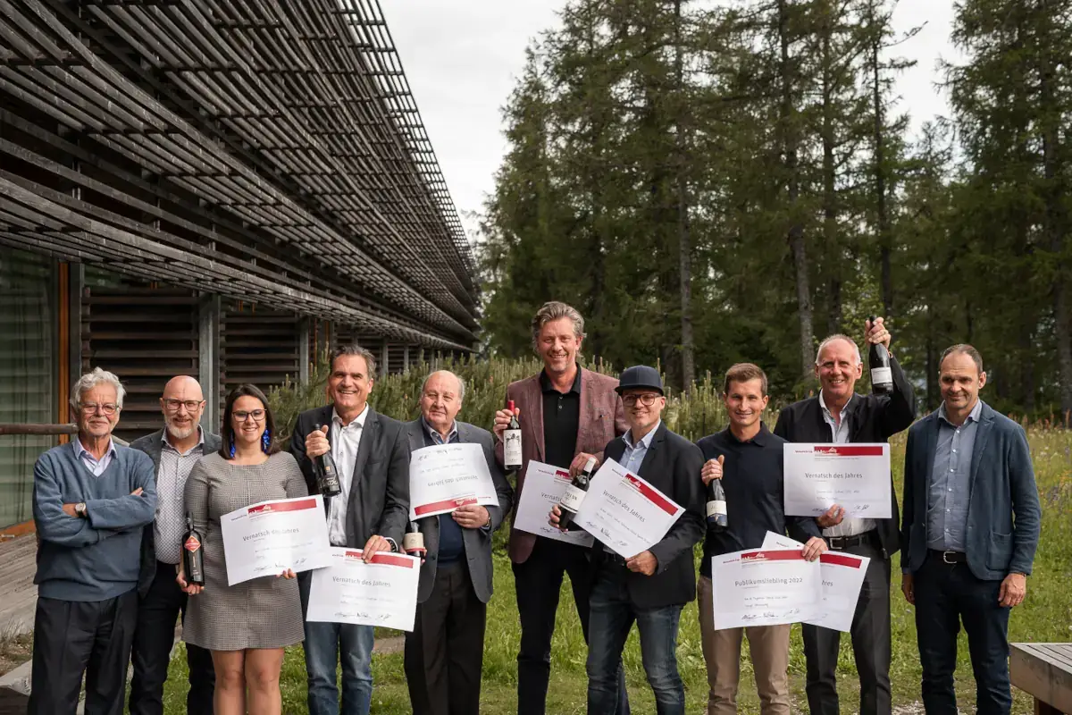 I rappresentanti della cantine vincitrici del concorso Schaiva 2021 Santa Maddalena 2020 di Untermoserhof, la Schiava che piace a tutti