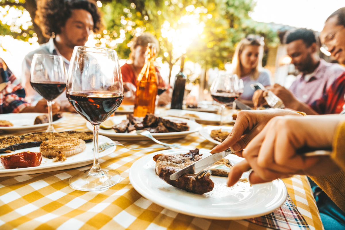 I ristoranti e le trattorie di campagna continuano invece a portare avanti la tradizione italiana