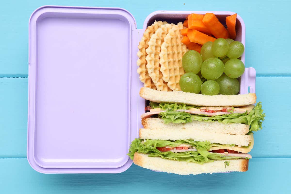 Porti la schiscetta e risparmi. Intanto il pranzo di lavoro in Italia va in crisi Porti la schiscetta e risparmi. Intanto il pranzo di lavoro in Italia va in crisi