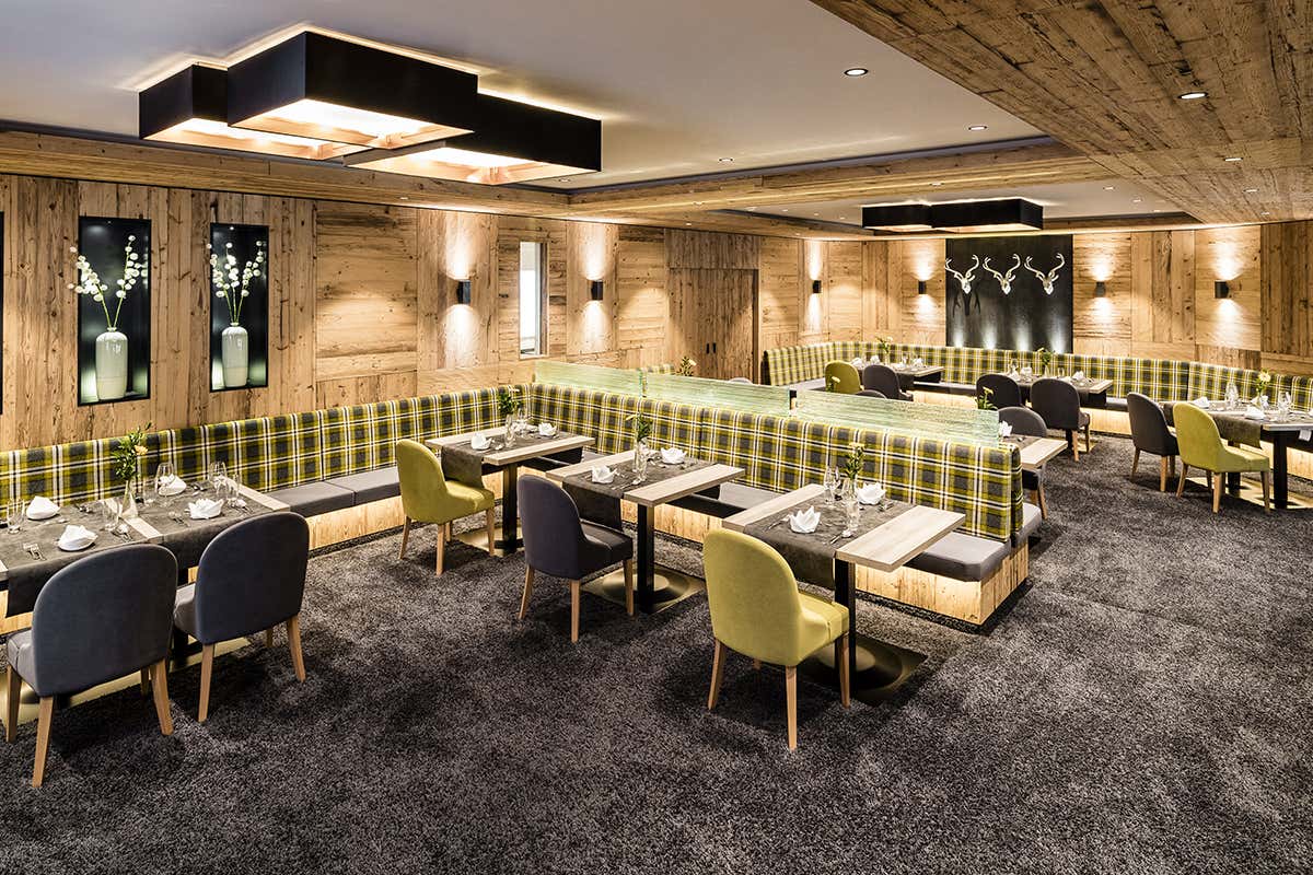 Uno dei ristoranti dell'hotel L’hotel per famiglie che coccola i genitori: nuova ala adults only allo Schneeberg