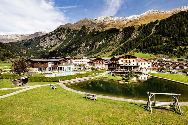 Lo Schneeberg Family Resort & spa offre spazi ed esperienze che soddisfano le esigenze di tutta la famiglia Fuga nella natura con divertimento? Riapre l’Hotel Schneeberg Lo Schneeberg Family Resort & spa offre spazi ed esperienze che soddisfano le esigenze di tutta la famiglia Fuga nella natura con divertimento? Riapre l’Hotel Schneeberg