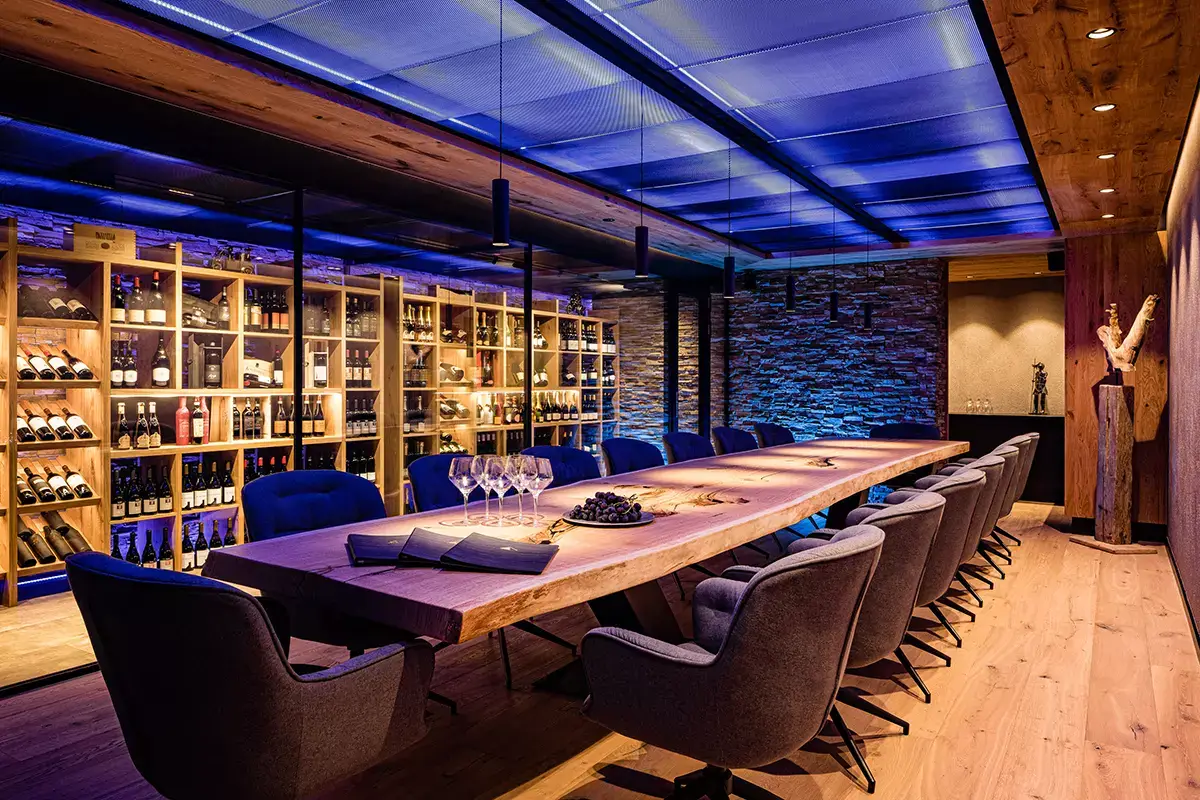 La nuova wine-lounge L’hotel per famiglie che coccola i genitori: nuova ala adults only allo Schneeberg