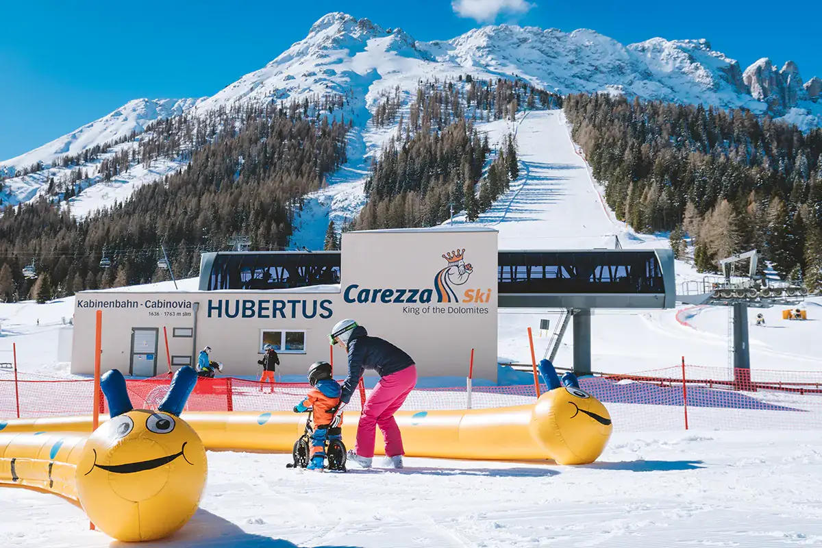 Impianto di risalita a Carezza La neve della Val d'Ega, il regno delle vacanze invernali per bambini e famiglie