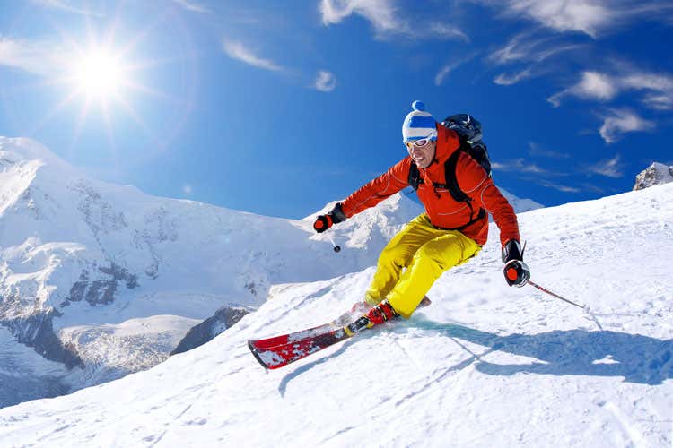 (Lo sci richiede allenamento Tanta ginnastica per essere in forma) (Lo sci richiede allenamento Tanta ginnastica per essere in forma)