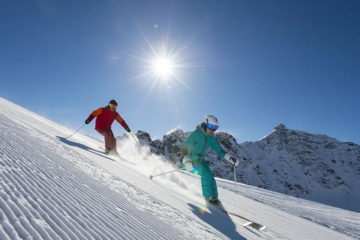 Finalmente si torna a sciare Norme anti-Covid sulle piste da sci, manca ancora chiarezza, ma intanto si apre (con novit&agrave;)