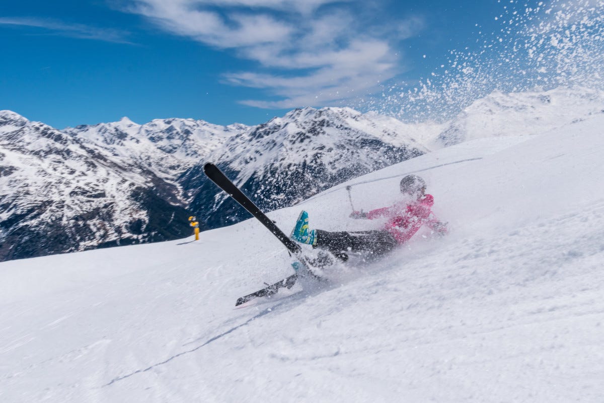 Sci e snowboard e infortuni alle mani: cosa fare dopo una caduta?