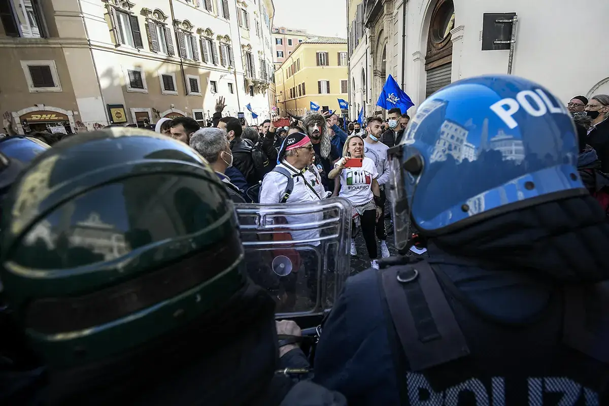 Scontri a Roma Per fermare la rabbia dei ristoratori serve solo [una data per ripartire]