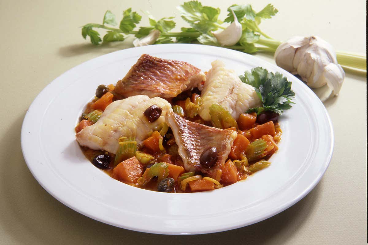 Scorfano alla Provenzale Alla scoperta dello scorfano, ottimo per le zuppe ma non solo Scorfano alla Provenzale Alla scoperta dello scorfano, ottimo per le zuppe ma non solo