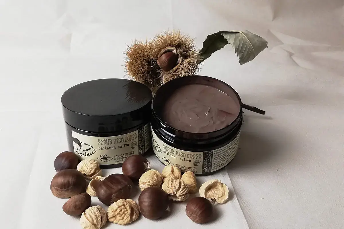 Scrub viso e corpo arricchito da granuli abrasivi Il benessere dalle castagne Agriappennino, la linea cosmetica