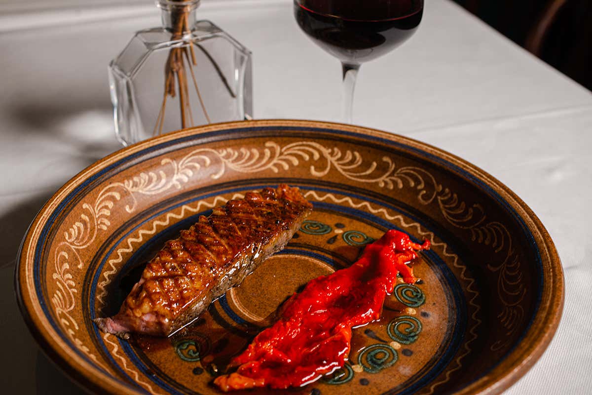 Le cotture espresse in alcuni casi sono su fuoco vivo o griglia a pietra lavica A Roma la cucina di vera ricerca di Mamma Orsa Le cotture espresse in alcuni casi sono su fuoco vivo o griglia a pietra lavica A Roma la cucina di vera ricerca di Mamma Orsa