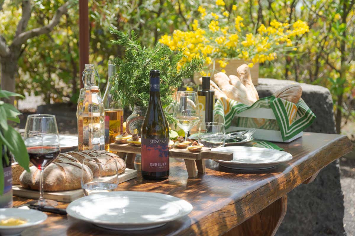 Grano “Irmanu”: la Sicilia riscopre il suo antico pane nero grazie a Serafica