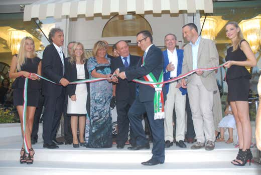 Da sinistra: Massimo Giletti, Paola Batani, Erminia Rosa Cesari, Antonio Batani, Roberto Buda, Giorgio Squinzi, Flavio Tosi Da sinistra: Massimo Giletti, Paola Batani, Erminia Rosa Cesari, Antonio Batani, Roberto Buda, Giorgio Squinzi, Flavio Tosi
