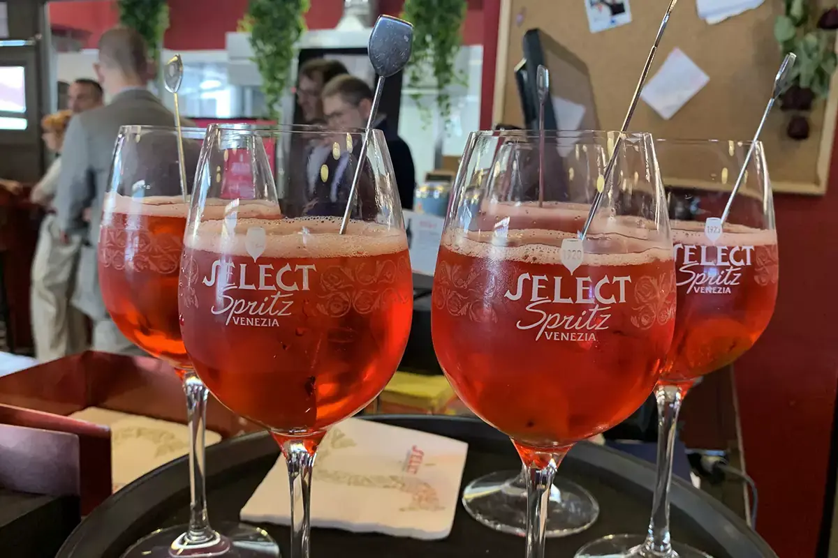 Calici di Spritz Veneziano Select firma lo Spritz Veneziano
