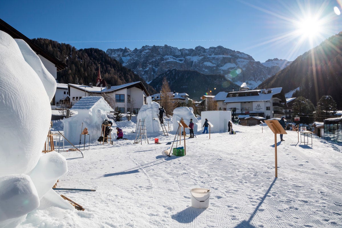 Il concorso di sculture di neve si svolge ogni anno per tutto il mese di dicembre A Selva di Val Gardena la magia del Concorso di sculture nella neve
