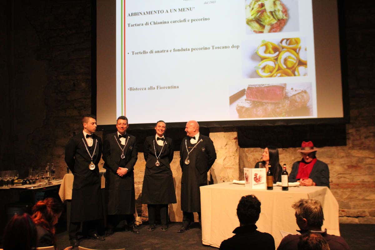 i quattro semifinalisti, da sinistra Michele Manca, Vincenzo Galati, Ilaria Lorini e Fabio Ceccarelli Il Master Ais Chianti Classico 2023 va al sommelier Fabio Ceccarelli