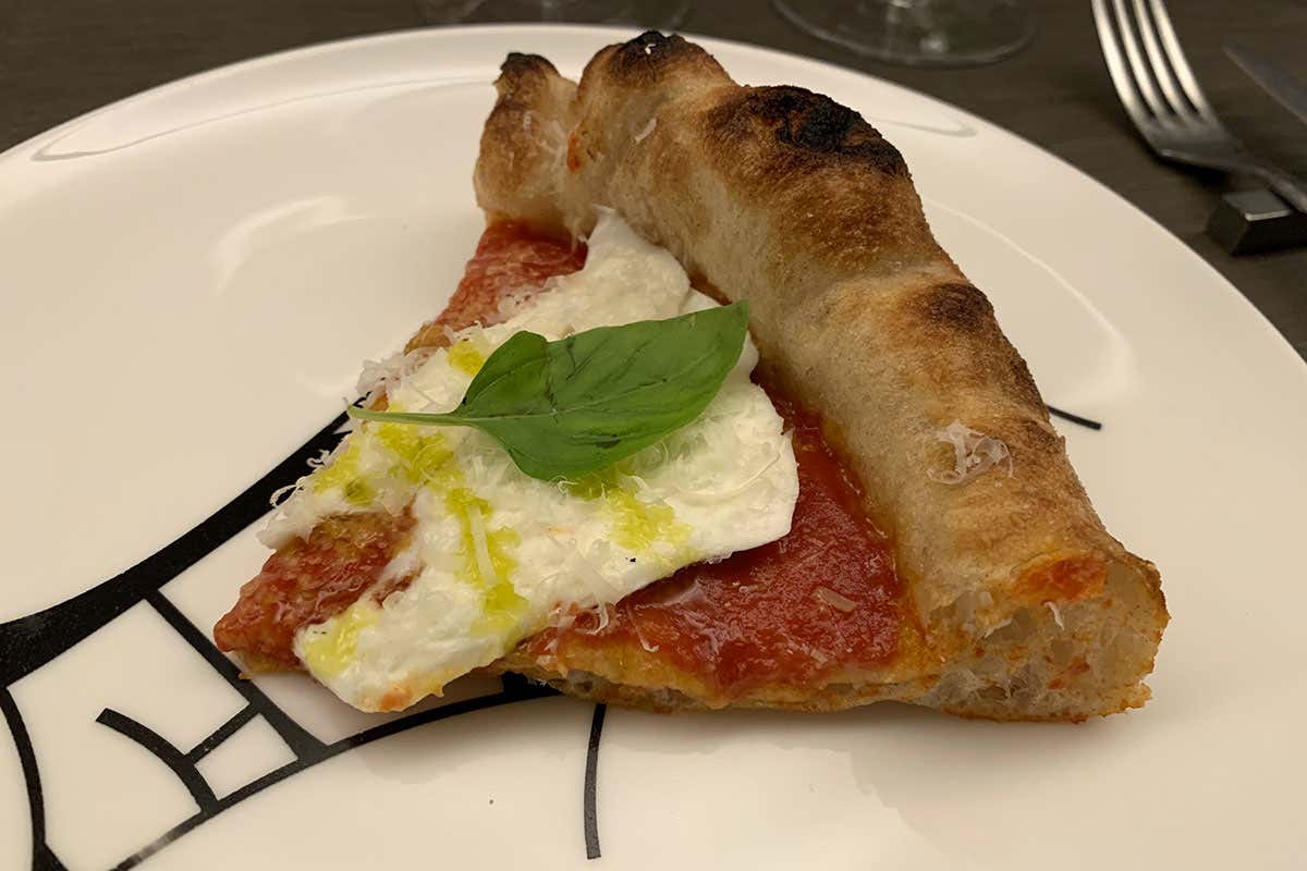 Da Confine la pizza di cucina incontra le Magnum di Veuve Clicquot Da Confine la pizza di cucina incontra le Magnum di Veuve Clicquot