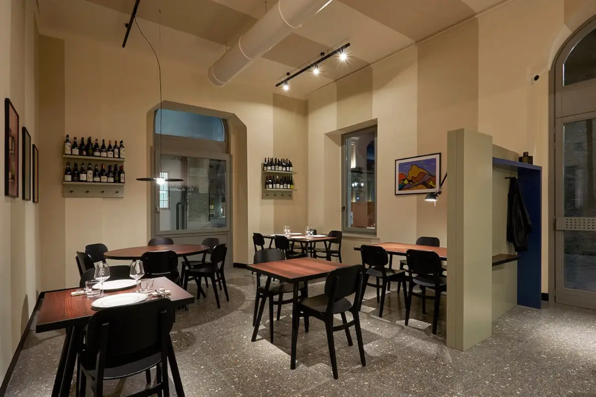 L'interno del locale Mercato Trattoria Pop, a Senigallia un luogo diverso dove regna la carne