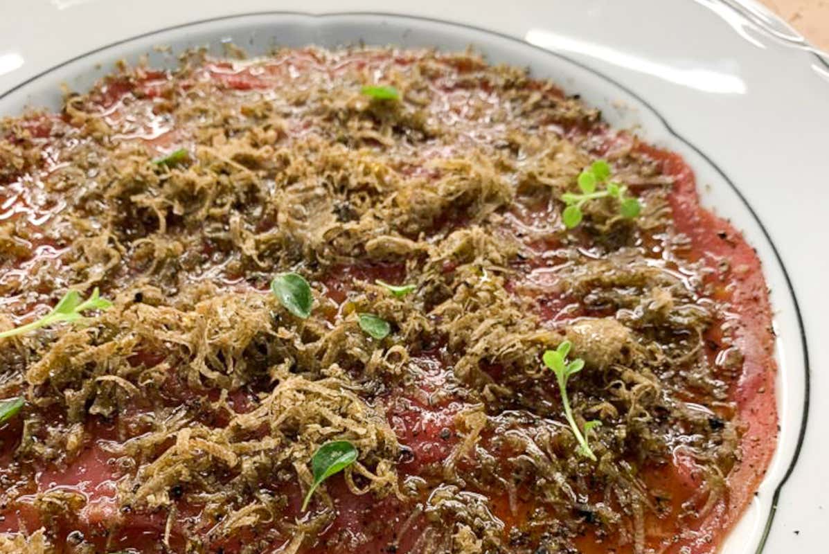 Carpaccio di manzo al tartufo nero Mercato Trattoria Pop, a Senigallia un luogo diverso dove regna la carne