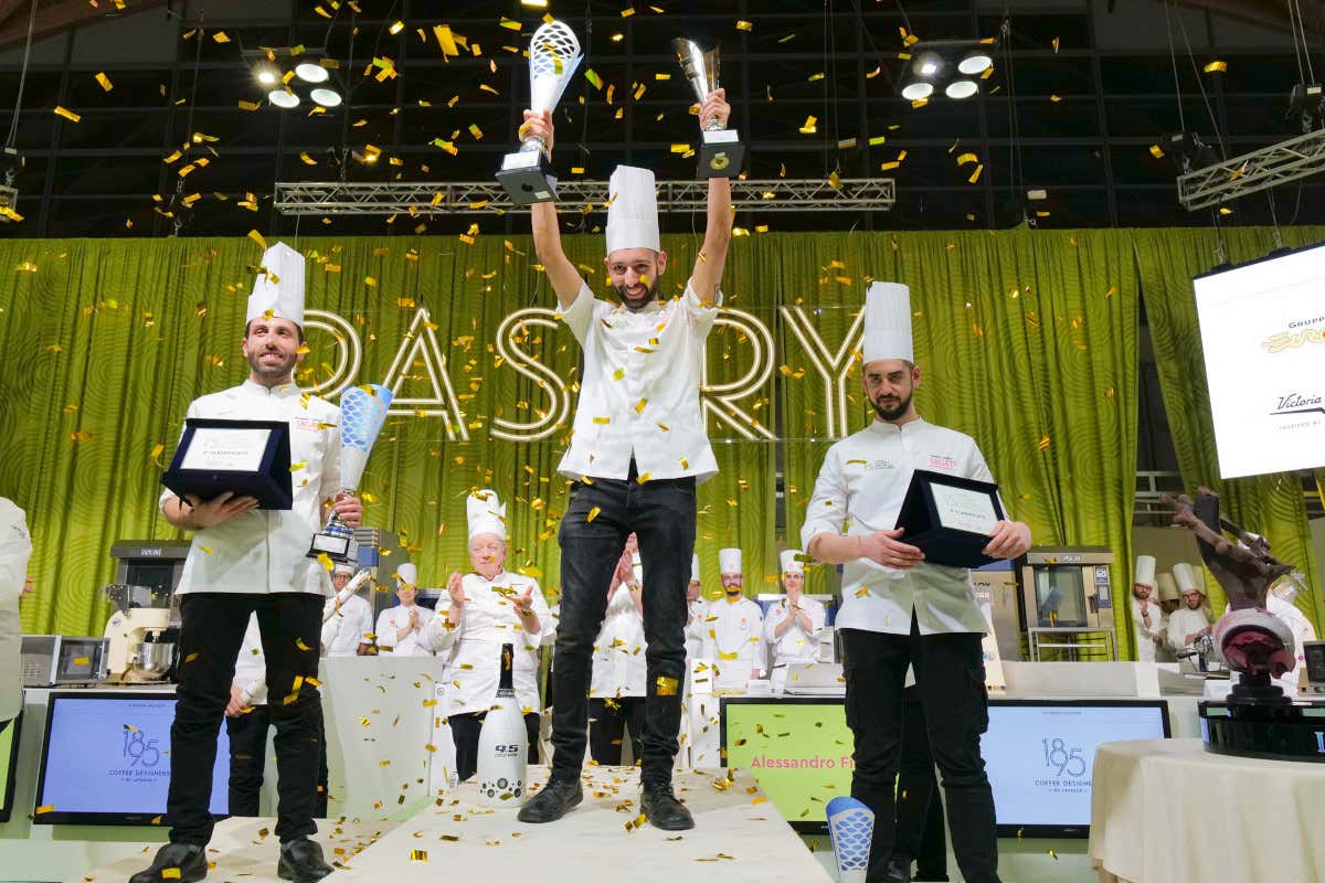 Vincenzo Daloisio (1&deg;posto), Alessandro Fiorucci (2&deg;) e Danilo Conflitti (3&deg;) Vincenzo Daloisio &egrave; il campione d&rsquo;Italia di pasticceria seniores