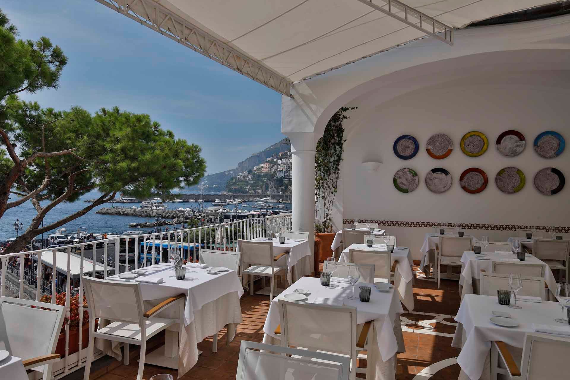 La terrazza del Sensi Restaurant ad Amalfi  Sensi Restaurant cena con vista sul lungomare di Amalfi