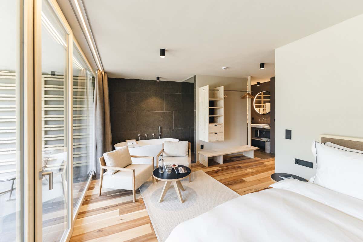 Interno di una stanza del Sensoria Dolomites (foto Stefania Mafalda) Al Sensoria Dolomites il benessere passa attraverso il tatto