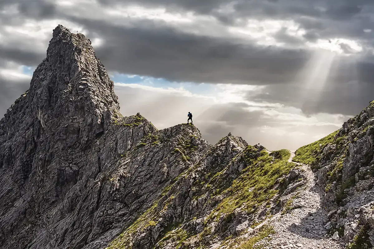 Sono lunghi circa 11mila chilometri i sentieri e le strade di montagna storiche in Lombardia Sentieri e strade storiche di montagna, una legge per tutelarli e promuoverli