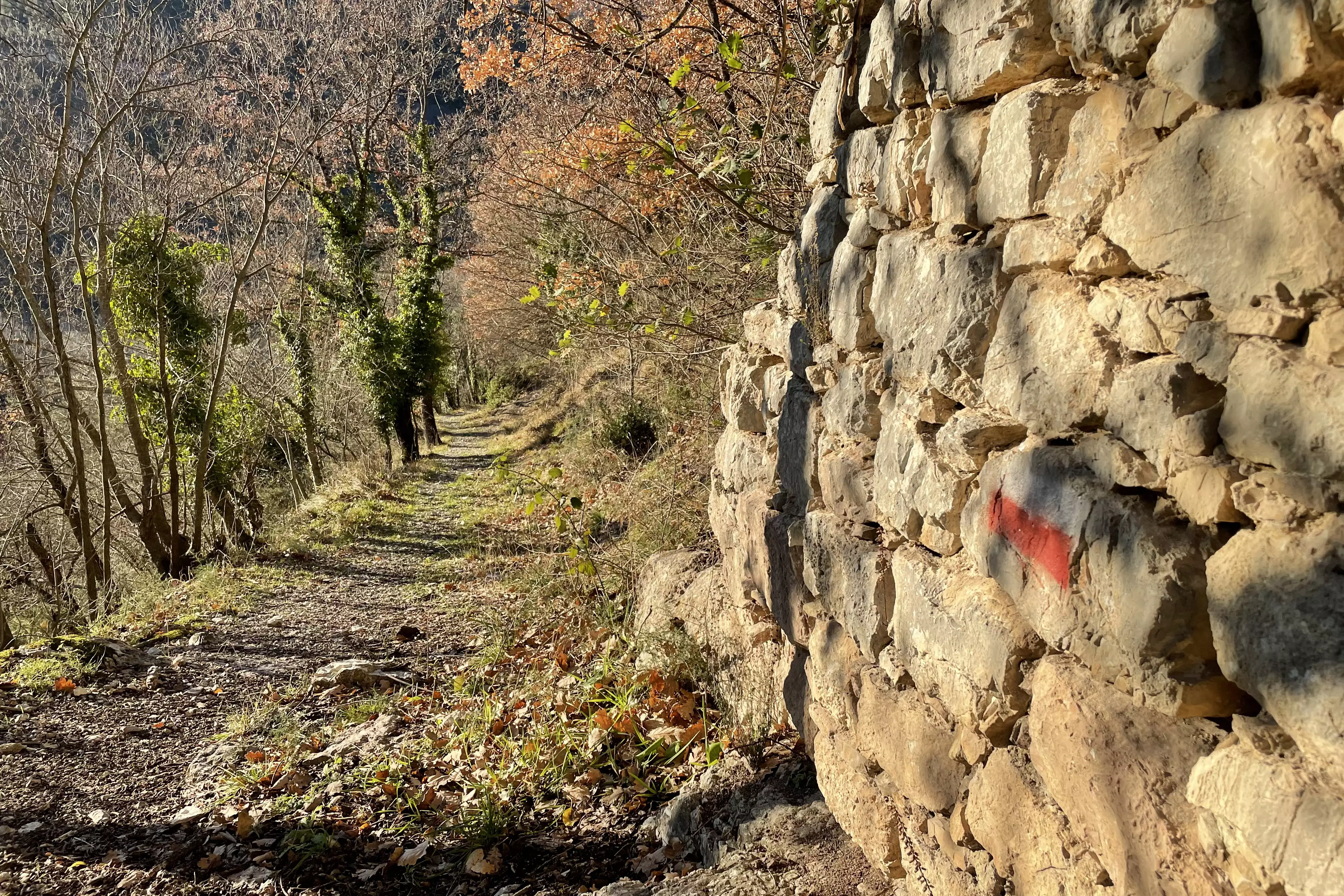 A piedi lungo i sentieri della Valnerina Scoprire la Valnerina camminando