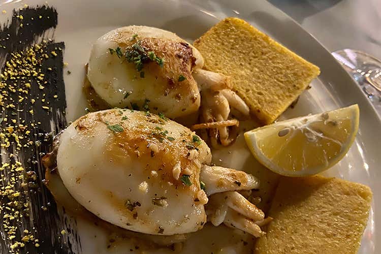 Seppia alla griglia con polenta - Lido di Jesolo, Al Vecchio Violino sinfonia di sapori per tutti i palati