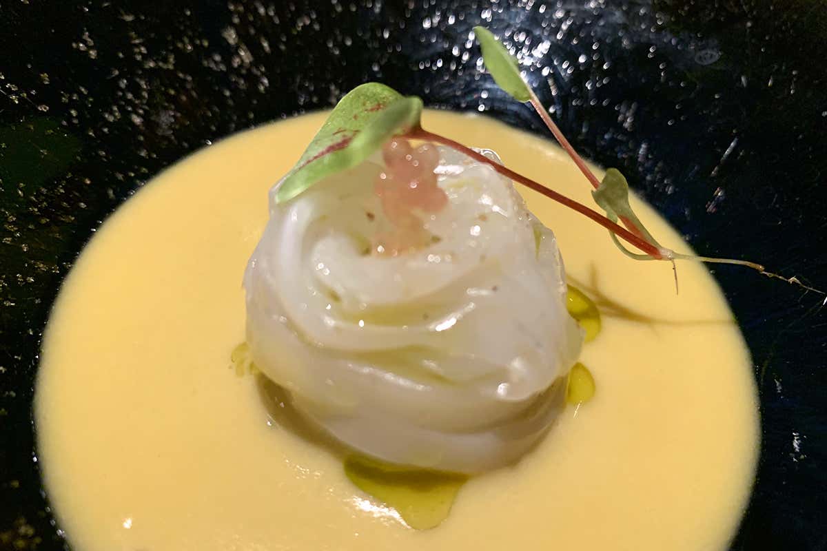 Crudo di seppia nostrana su fonduta di Provolone Campagna triennale per il Provolone Valpadana Dop Crudo di seppia nostrana su fonduta di Provolone Campagna triennale per il Provolone Valpadana Dop