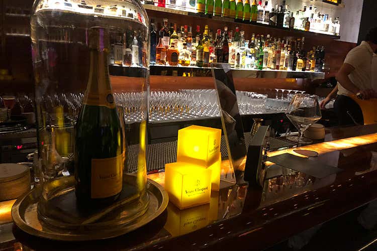 (Una serata di brindisi al The Spirit per i 200 anni di Veuve Clicquot Rosé) (Una serata di brindisi al The Spirit per i 200 anni di Veuve Clicquot Rosé)