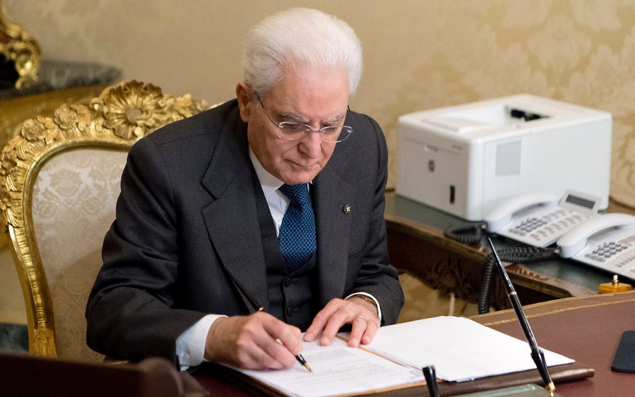 Sergio Mattarella firma il decreto - Decreto Cura Italia, stop a tributi per quasi 11 miliardi di euro