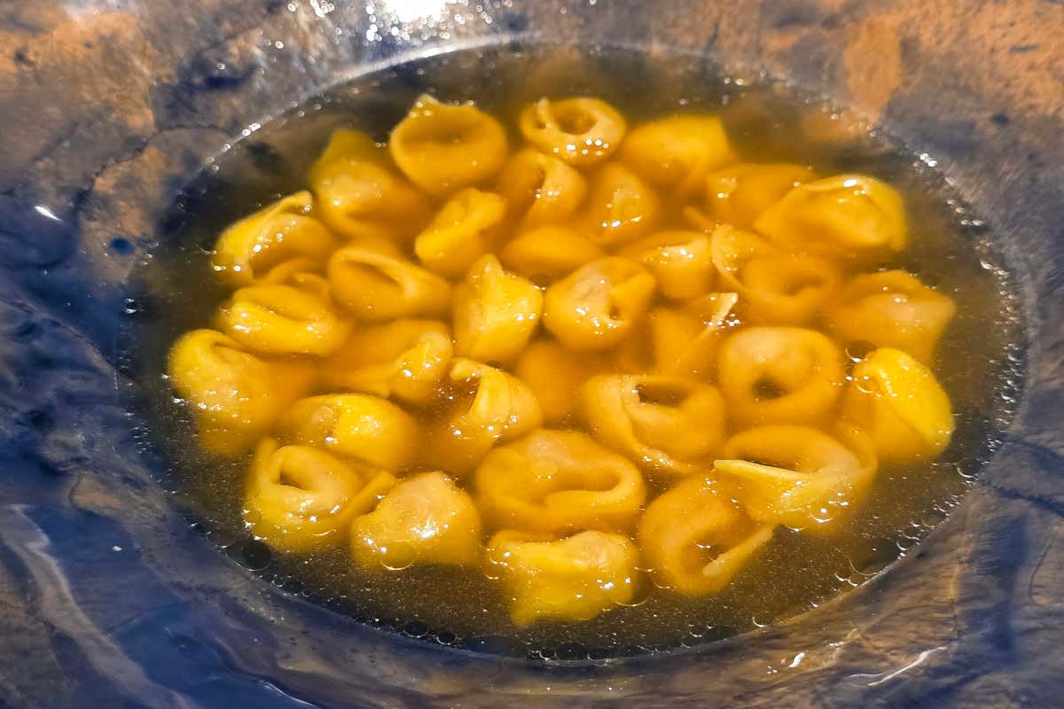 Tortellini in doppio brodo di carne