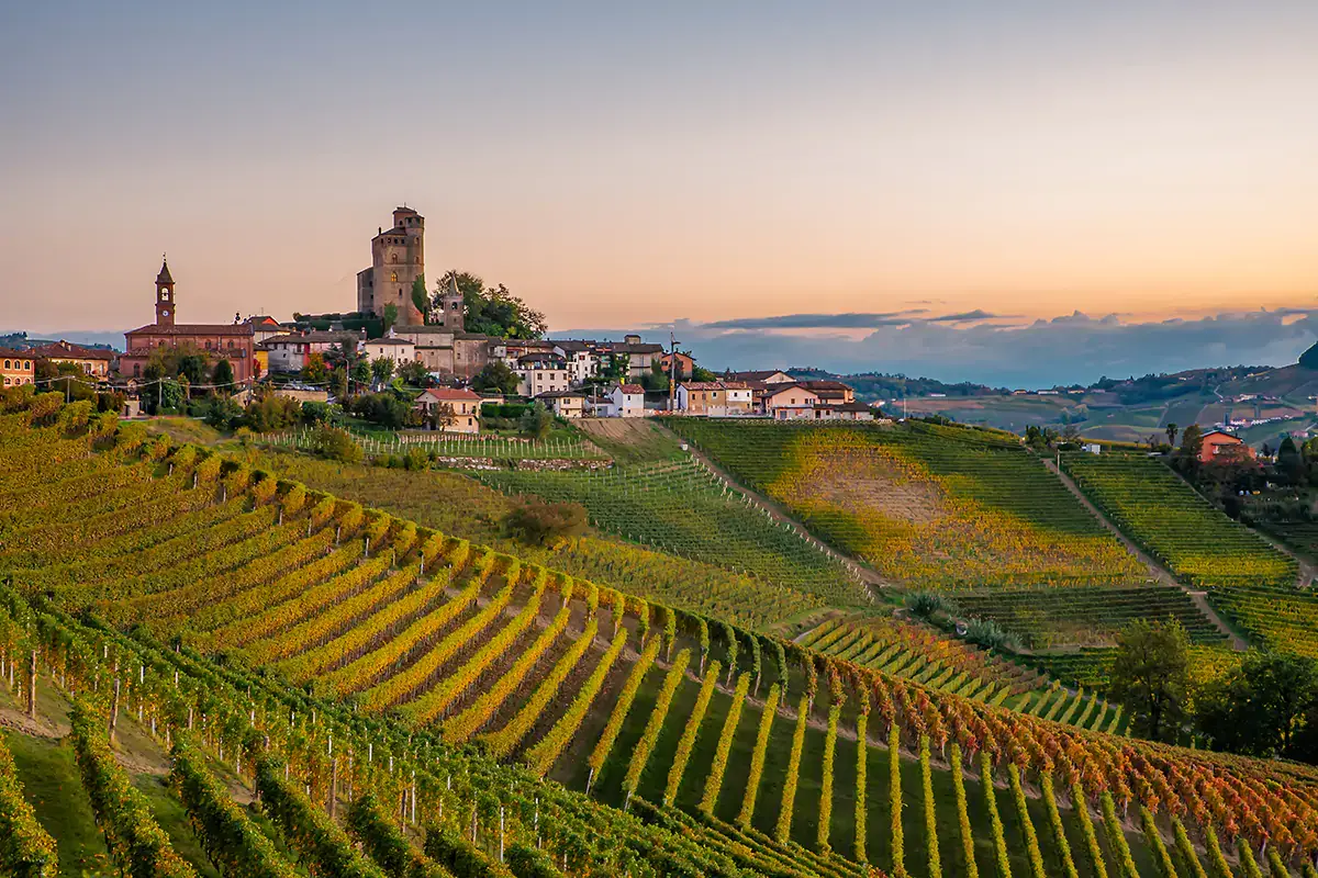 Con una stella ogni 281 abitanti Serralunga d'Alba (Cn) &egrave; il paese con la maggiore densit&agrave; di riconoscimenti Le stelle Michelin illuminano i piccoli borghi e le grandi citt&agrave;