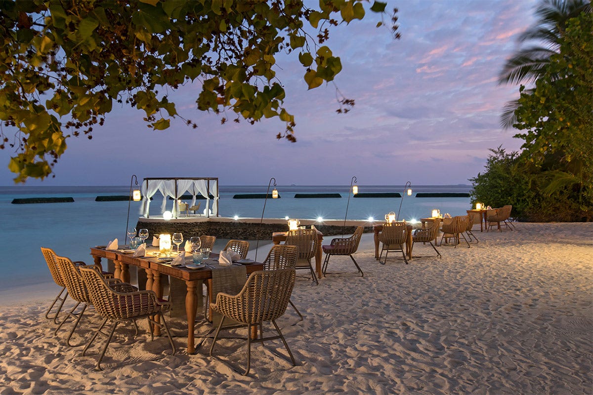 Le cene evento si sono svolte presso i resort Constance Halaveli e Constance Moofushi alle Maldive Alessandro Borghese alle Maldive Cene evento nei Constance Hotels